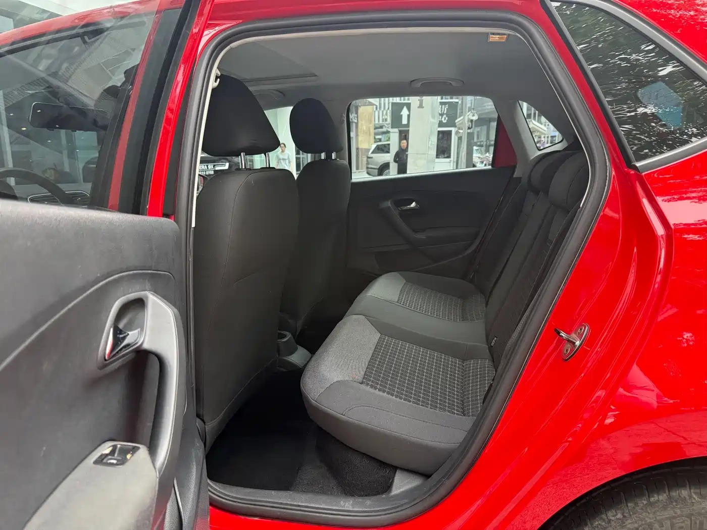 Volkswagen Polo 2016 1.6L Automatic Comfort фото 10