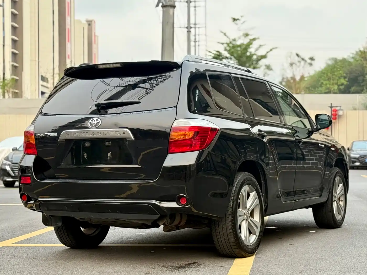 Toyota Highlander 2011 2.7L 2WD 7-seat Luxury фото 5