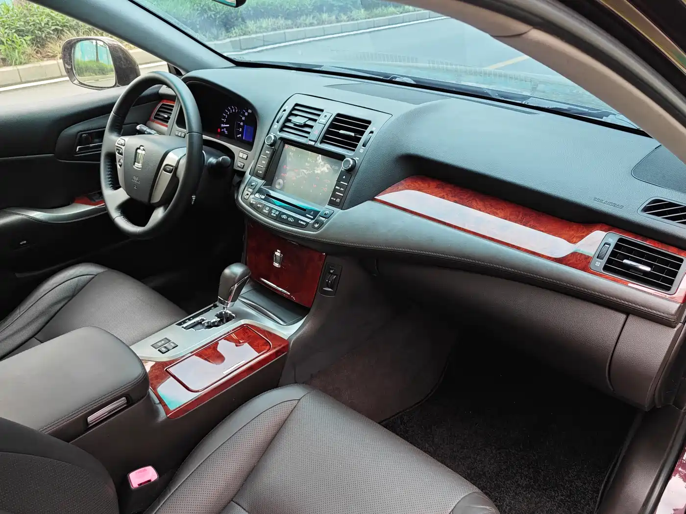Toyota Crown 2012 2.5L Royal Leather Edition фото 11