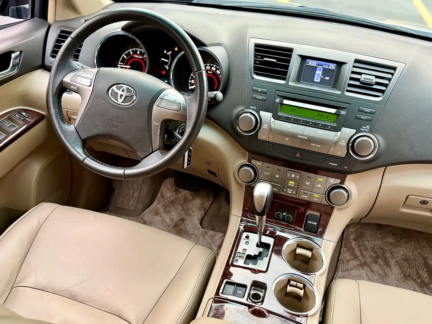 Toyota Highlander 2011 2.7L 2WD 7-seat Luxury фото 16