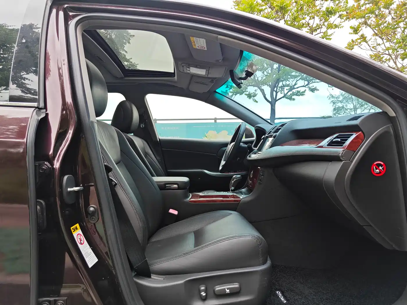 Toyota Crown 2012 2.5L Royal Leather Edition фото 12