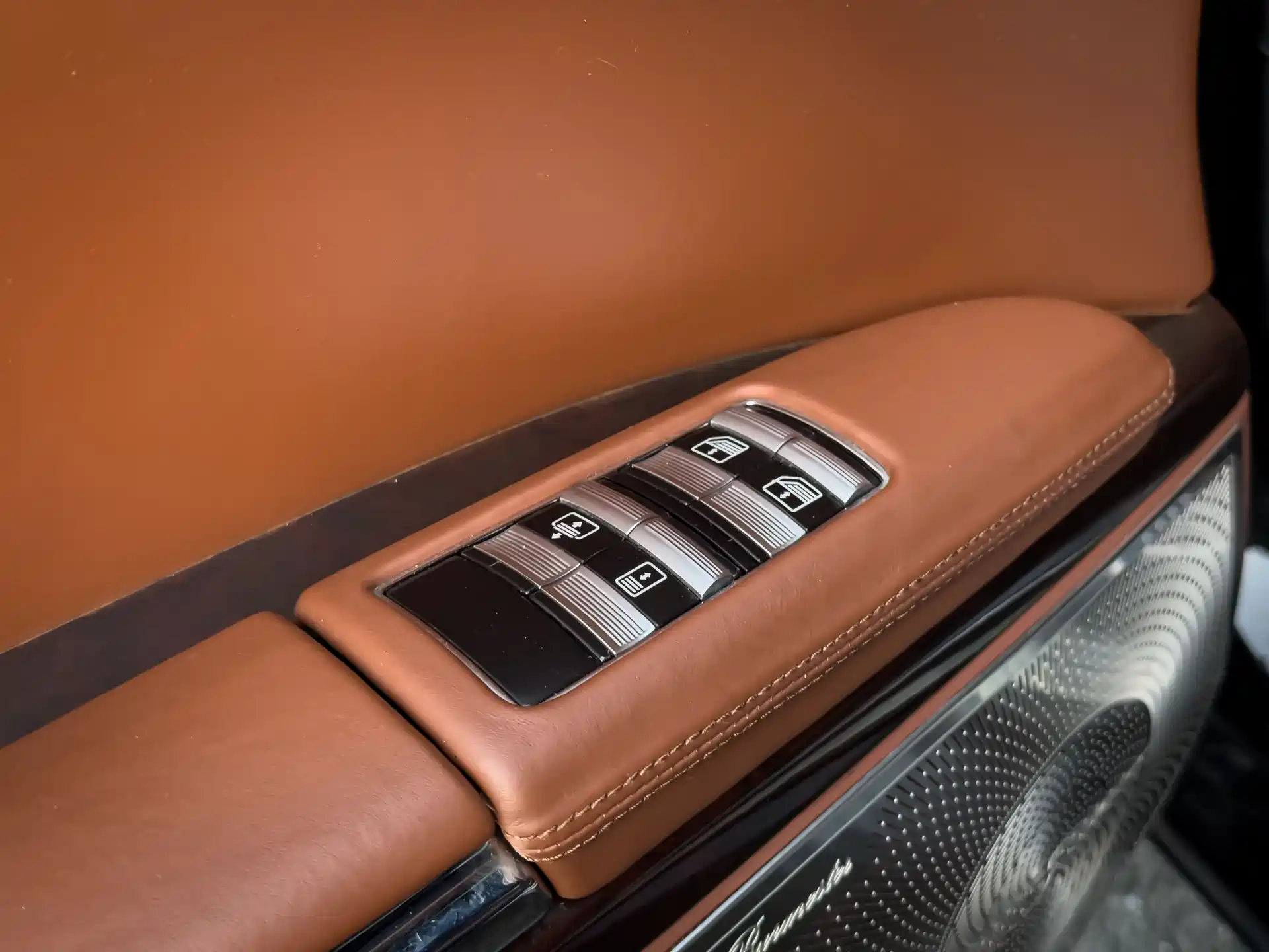 Photo 17 - Mercedes-Benz S-Class