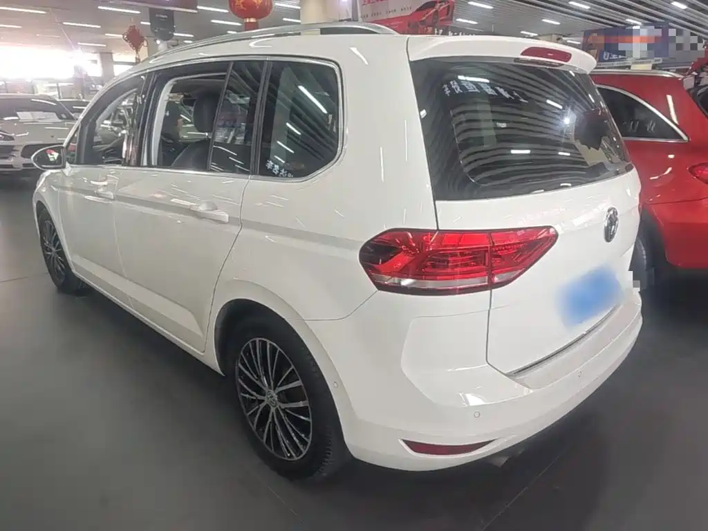 Фото 5 - Volkswagen Touran