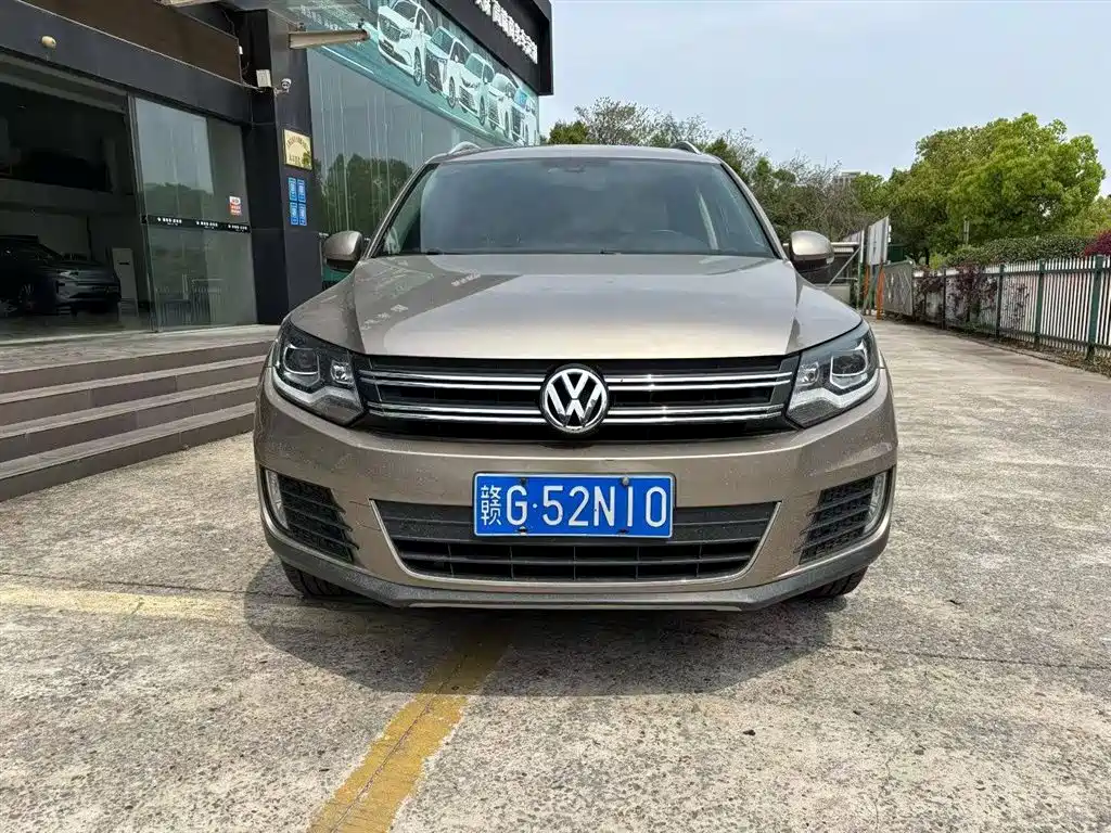 VOLKSWAGEN TIGUAN