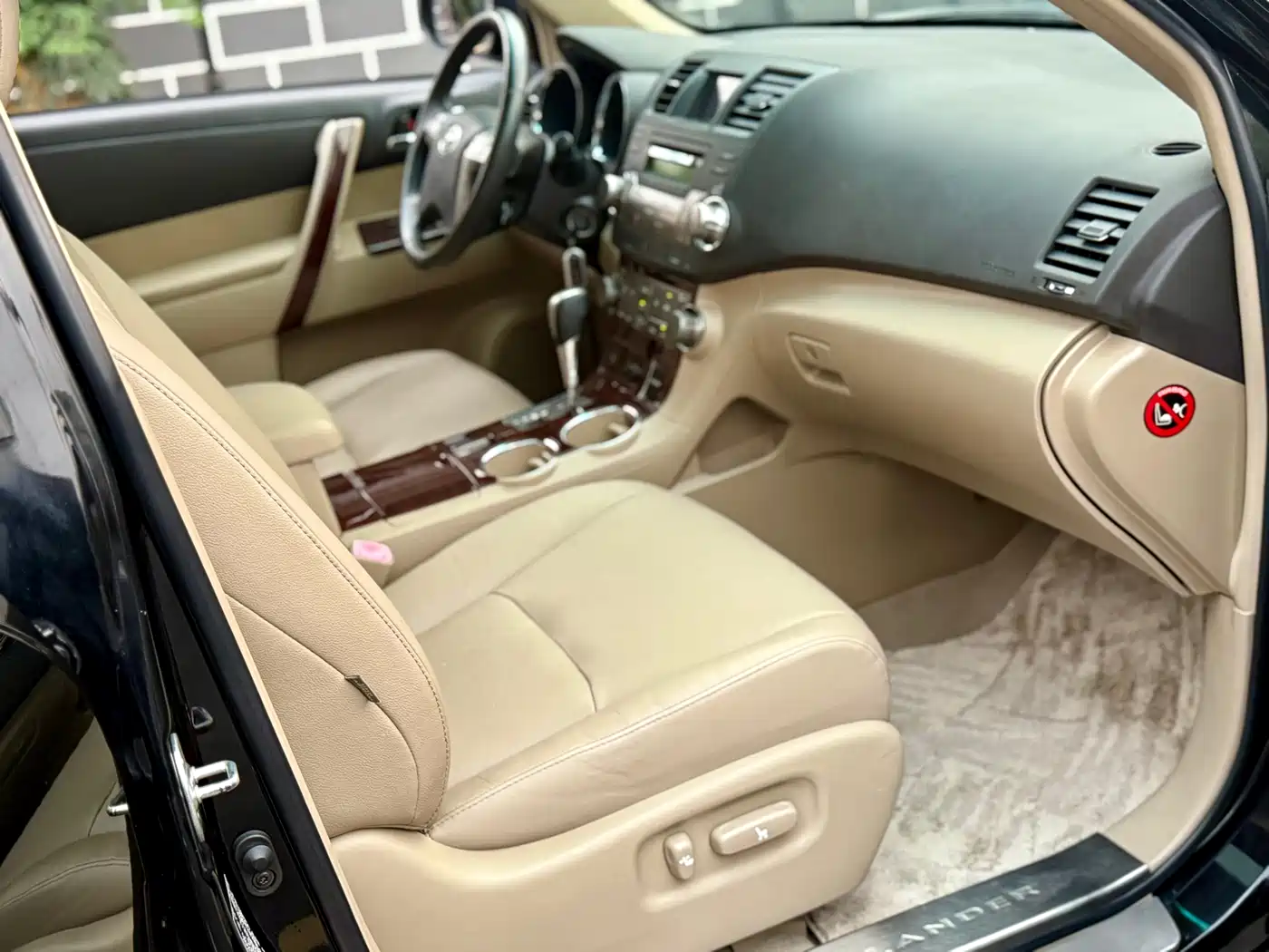 Toyota Highlander 2011 2.7L 2WD 7-seat Luxury фото 14