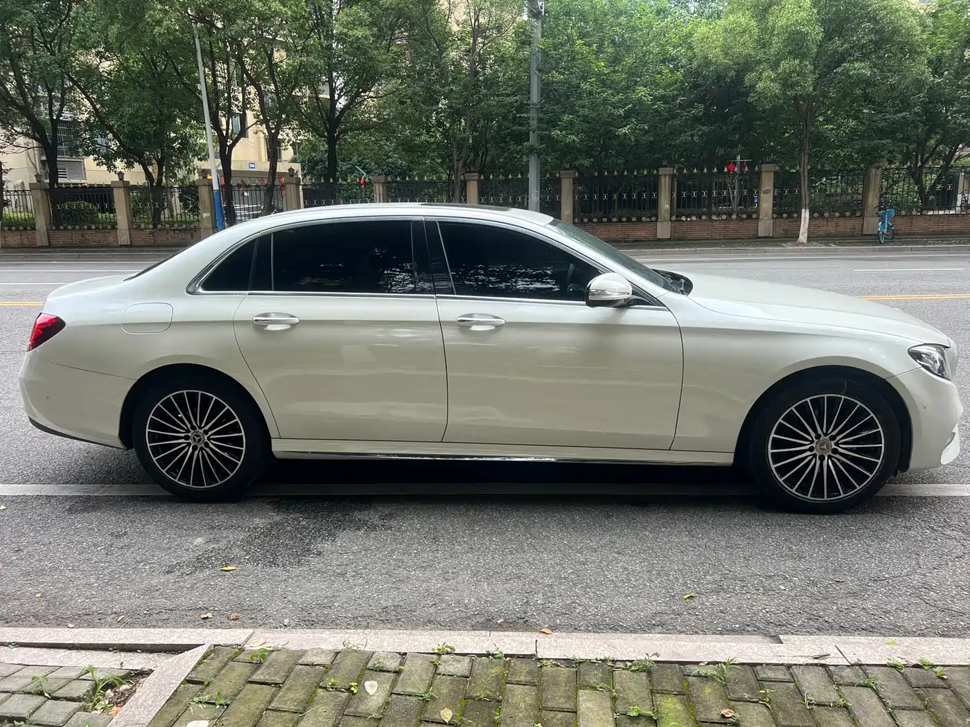 Mercedes-Benz E-Class 2017 E 200 L 4MATIC фото 4