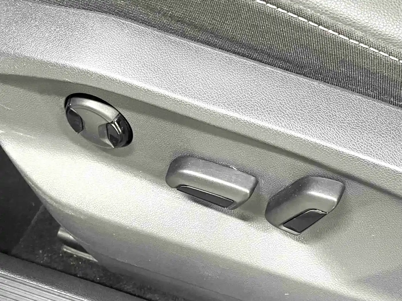 VOLKSWAGEN T ROC EXPLORING SONGS