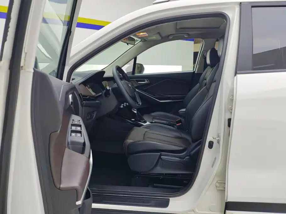 Фото 9 - Changan CS15
