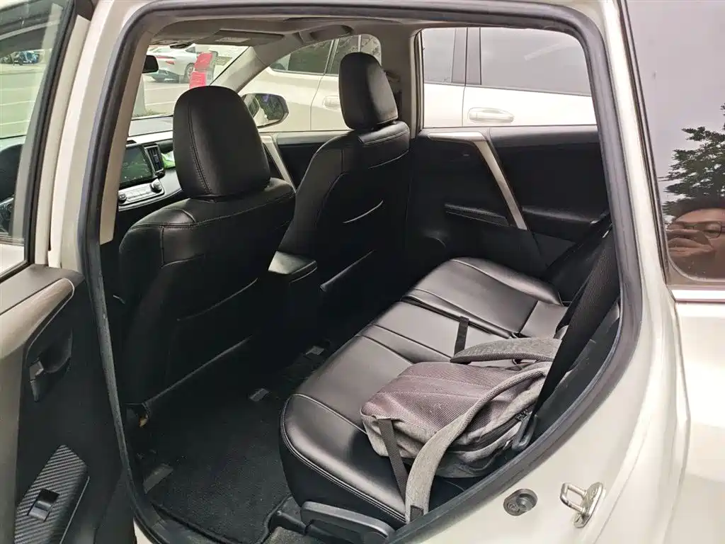 Toyota RAV4 Rongfang 2015 2.0L CVT 2WD Trend Edition фото 15