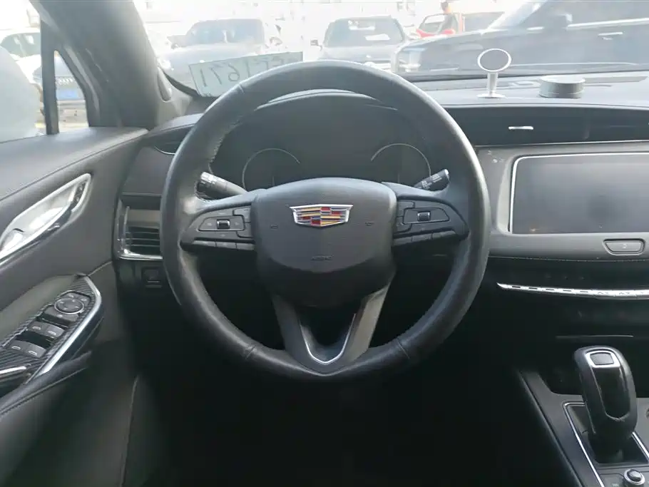 Cadillac XT4 2018 28T FWD Leading Edition фото 15