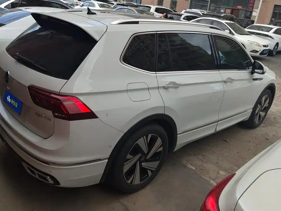 Volkswagen Tiguan L 2023 Facelift 330TSI Auto FWD R-Line Premium фото 3
