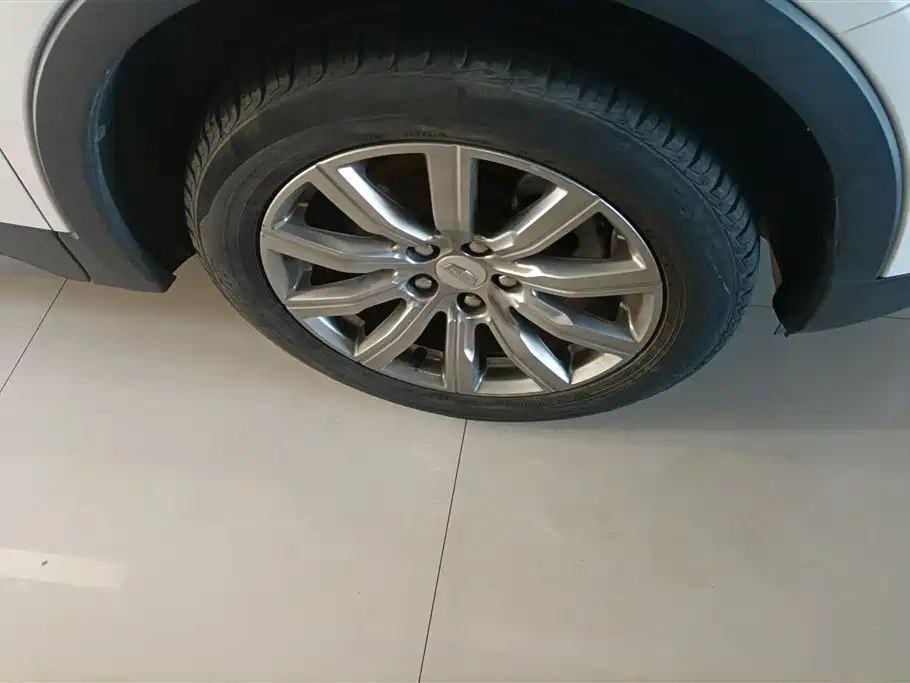Cadillac XT4 2018 28T FWD Leading Edition фото 6