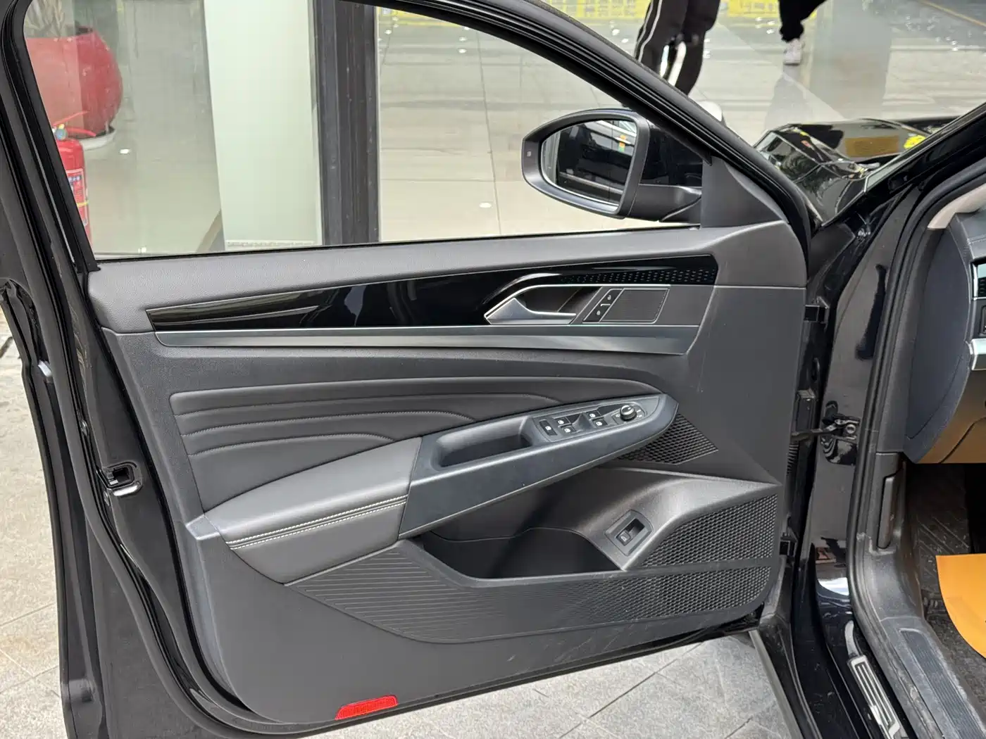 Volkswagen Passat 2022 330TSI Elite Edition фото 17