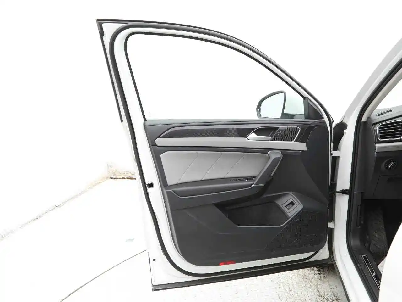 Volkswagen Tayron 2023 280TSI 2WD Luxury Plus Advanced Edition фото 15