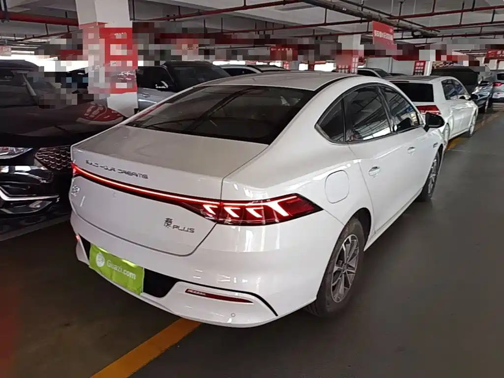 BYD Qin PLUS 2024 Glory Edition DM-i 55KM Leading фото 7