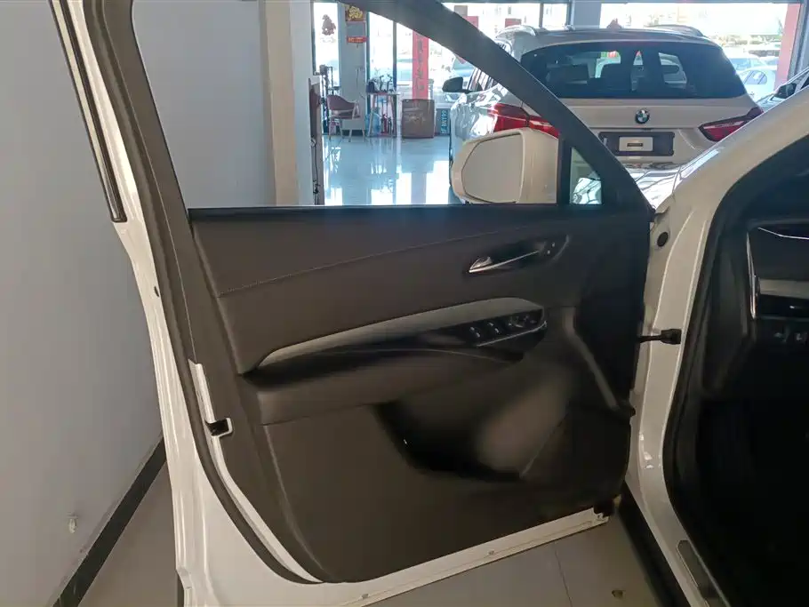 Cadillac XT4 2018 28T FWD Leading Edition фото 7