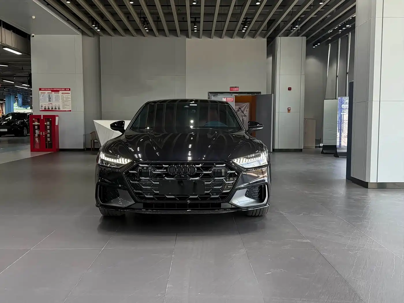 Audi A7L 2025 Model Year 45 TFSI quattro Black Knight Edition фото 2