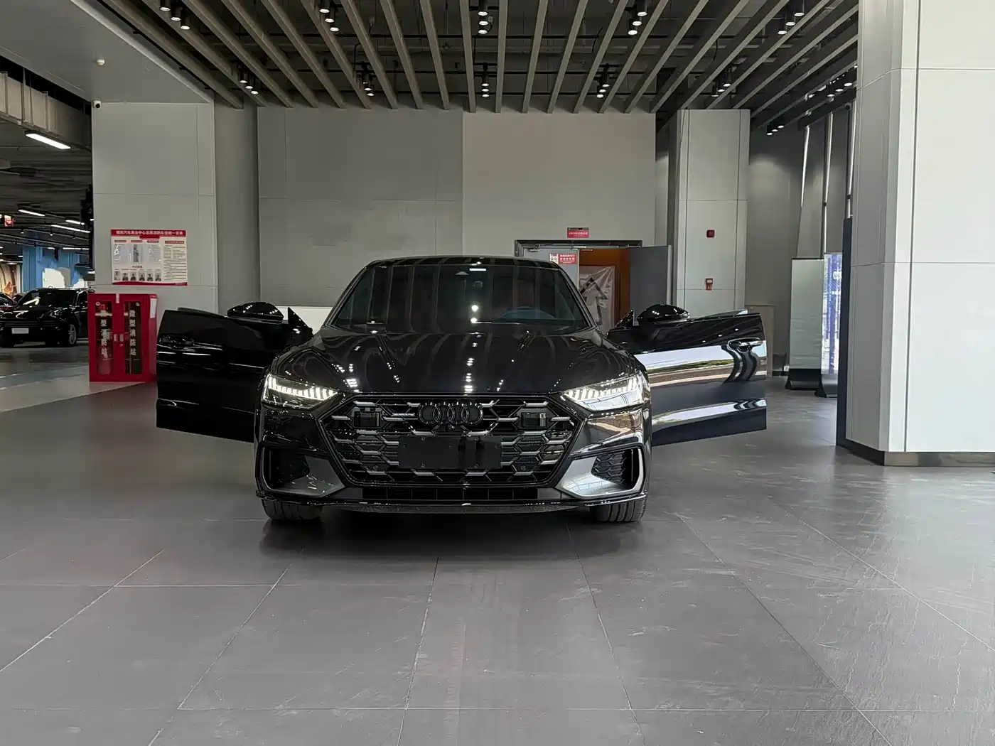 Audi A7L 2025 Model Year 45 TFSI quattro Black Knight Edition фото 4