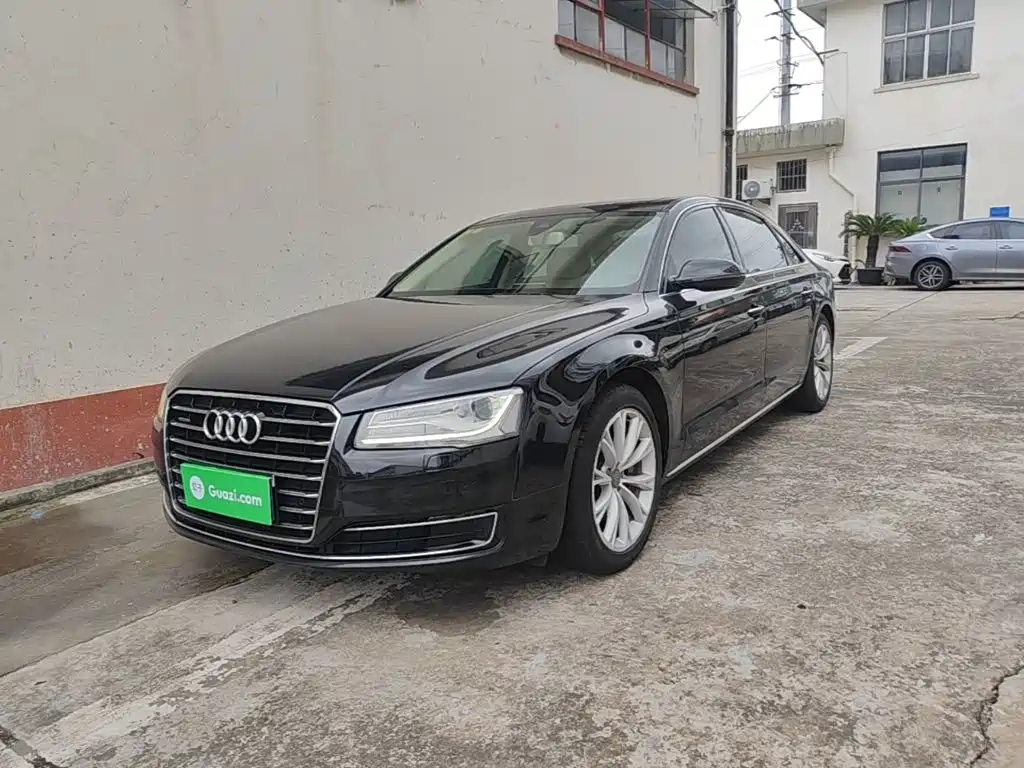 Фото 2 - Audi A8