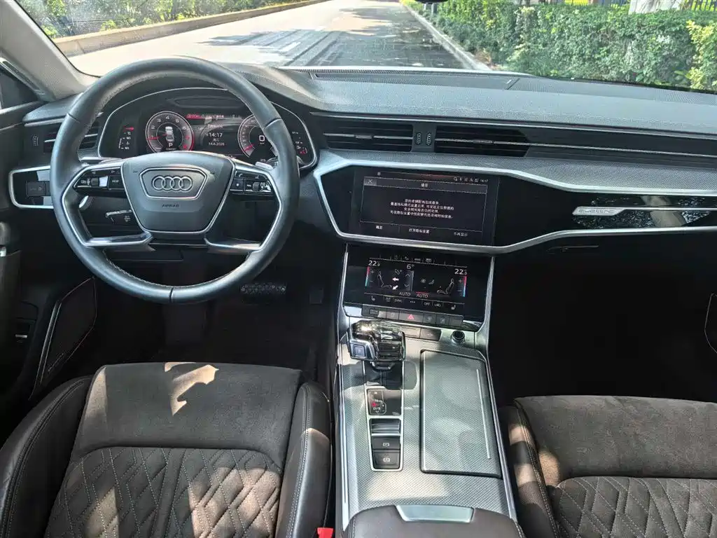 Фото 11 - Audi A7L