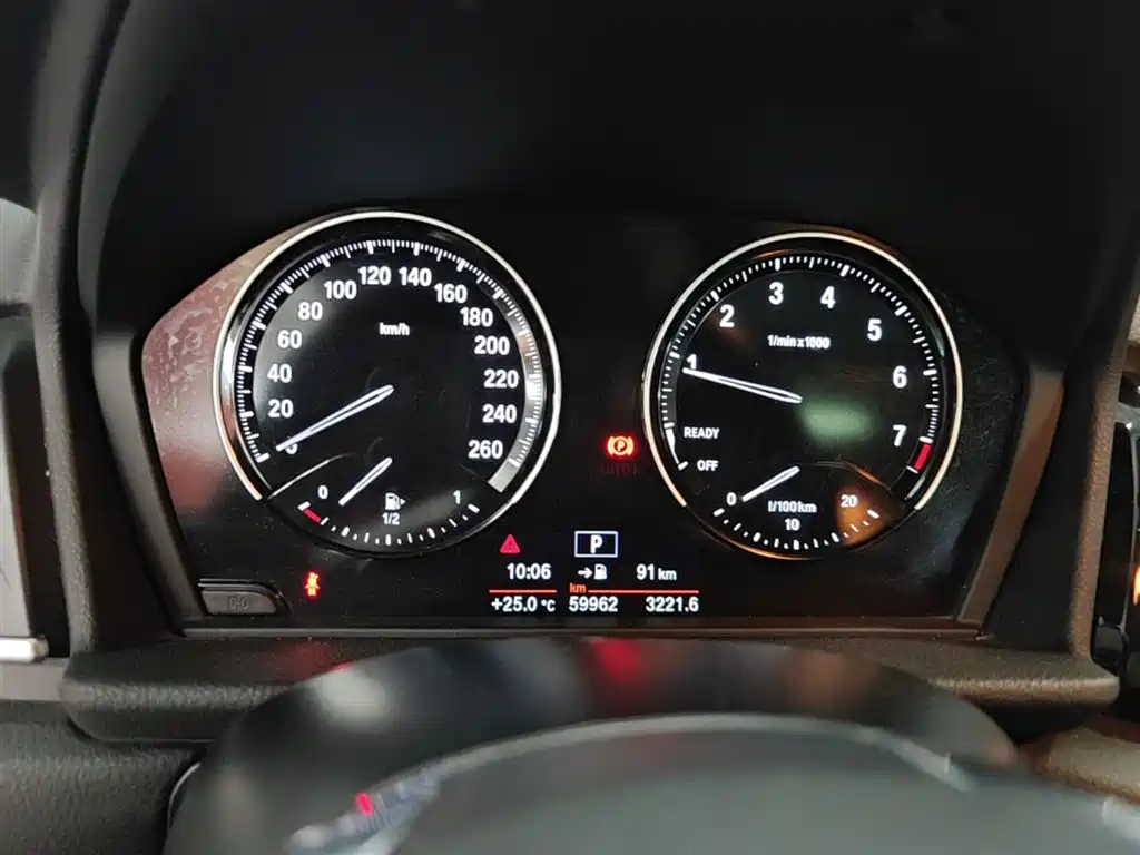BMW 2 Series Touring 2018 218i Sport Line фото 12