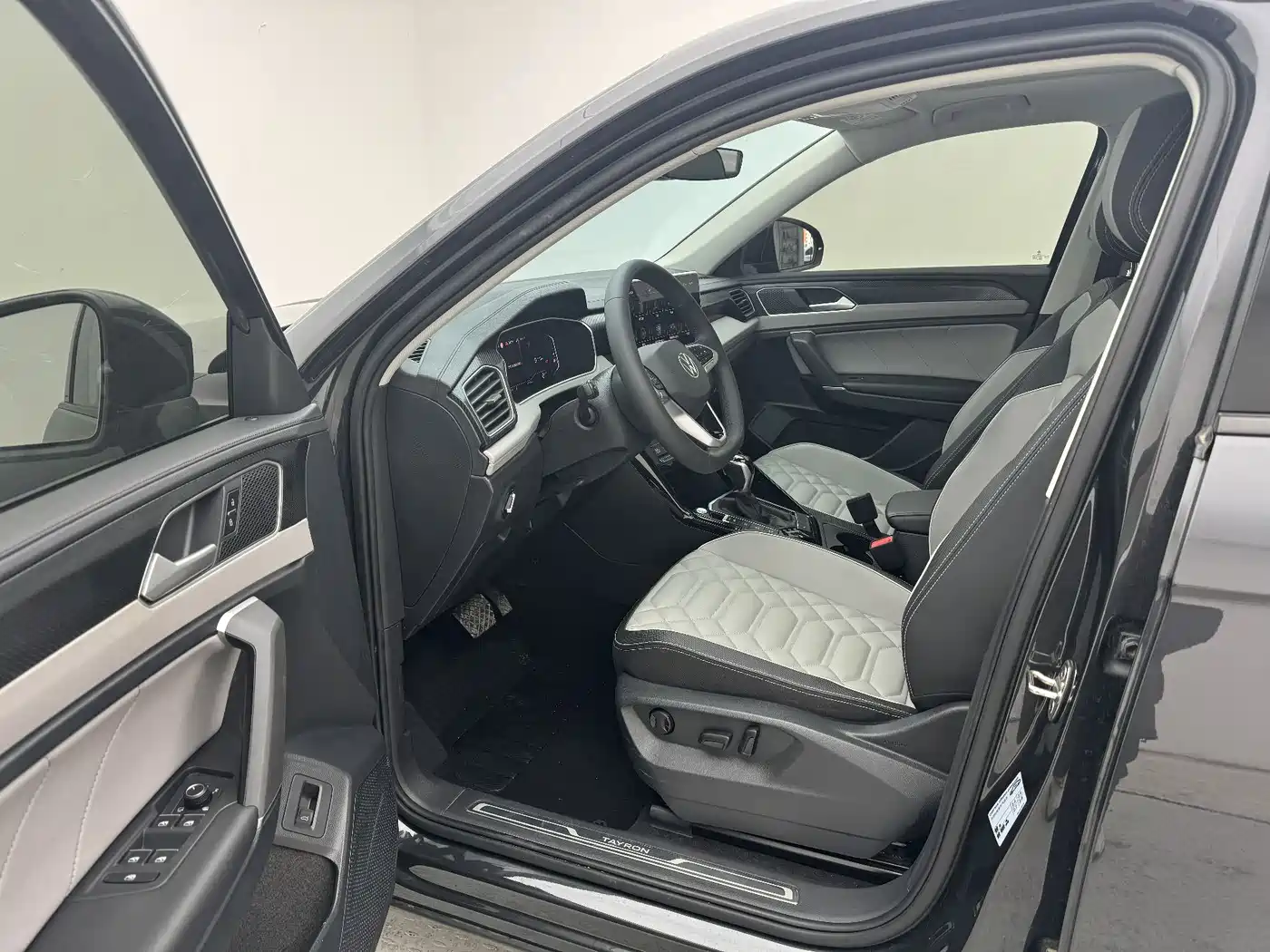 Volkswagen Tayron 2023 280TSI 2WD Luxury Plus Advanced Edition фото 12