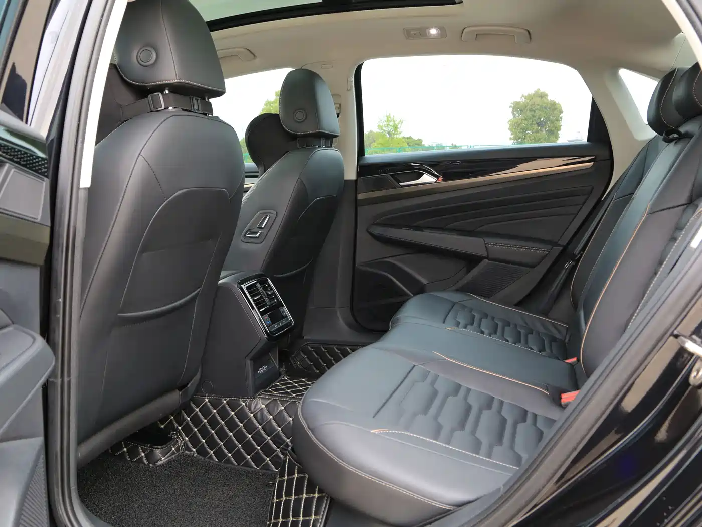 Volkswagen Passat 2019 330TSI Elite Version China VI фото 14