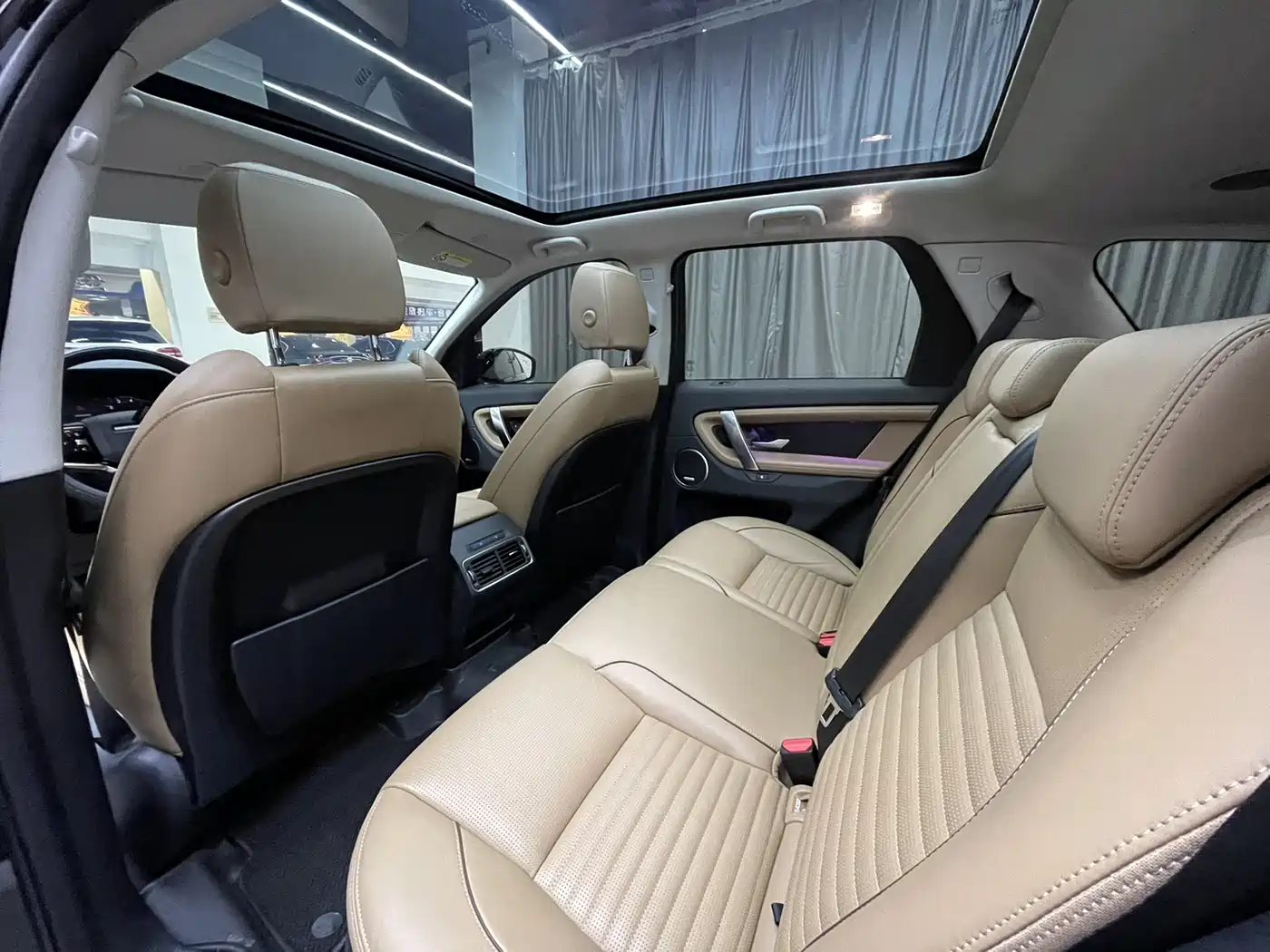 Land Rover Discovery Sport 2024 Luxury Custom Edition фото 9