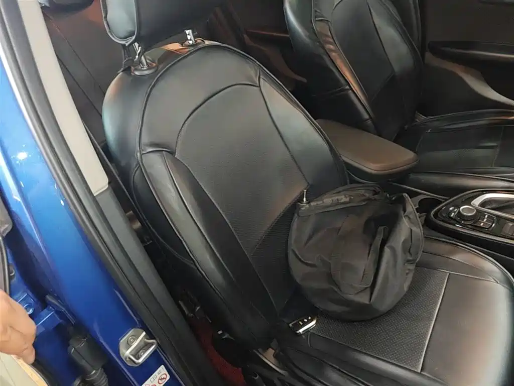 BMW 2 Series Touring 2018 218i Sport Line фото 25