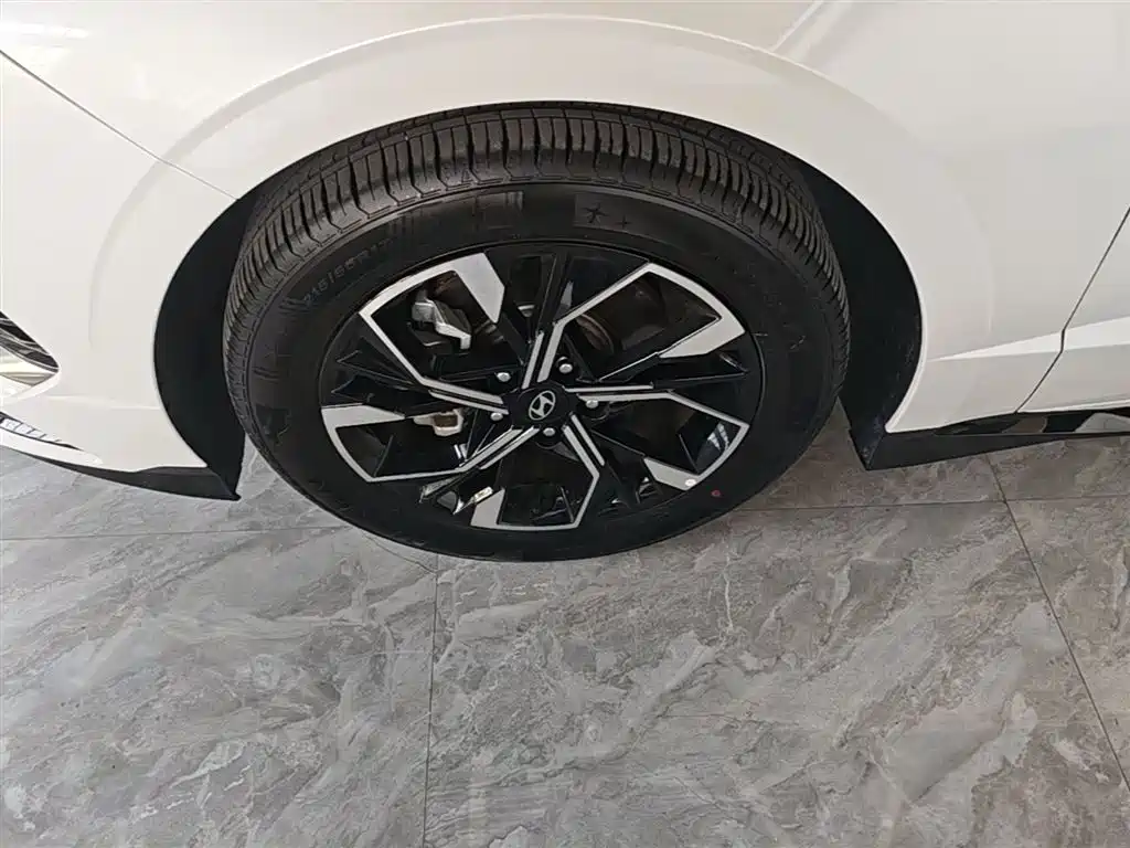 Hyundai Sonata 2024 1.5T Pro фото 23