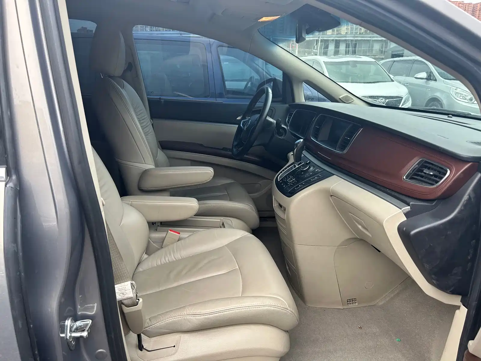 Фото 4 - Buick GL8