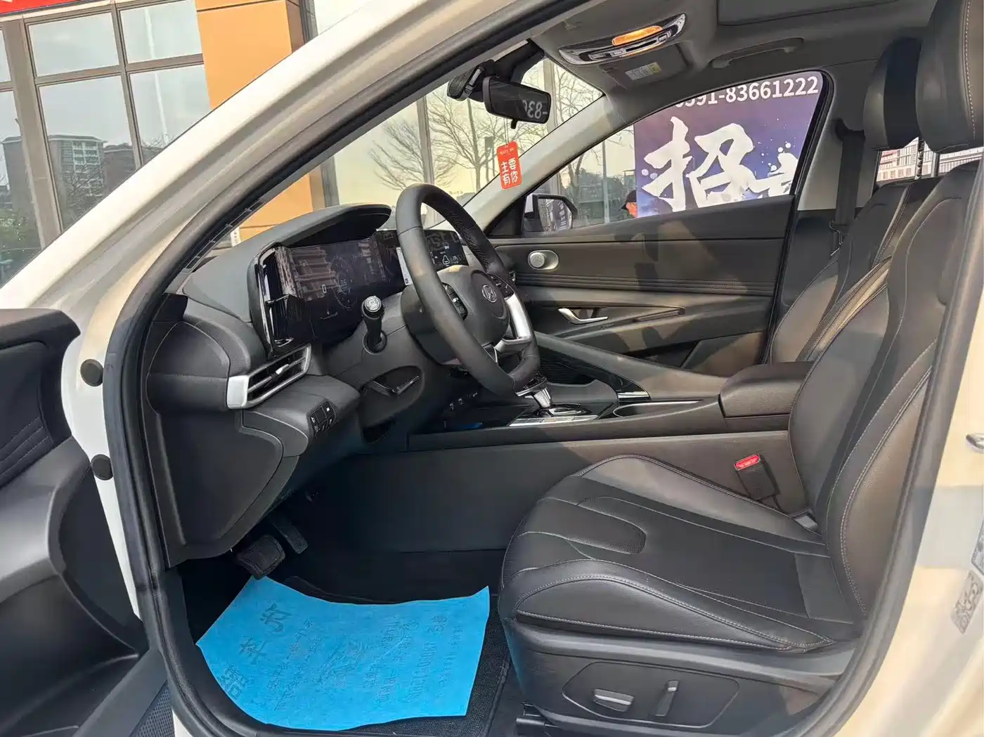 Hyundai Elantra 2022 1.5L CVT LUX Premium Edition фото 4