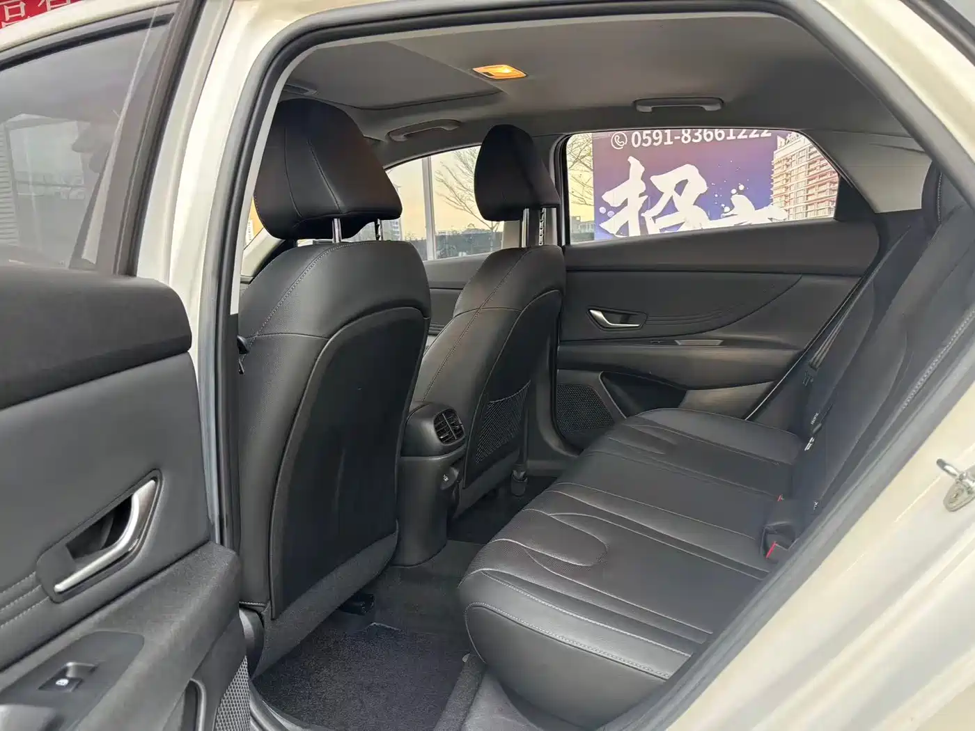 Hyundai Elantra 2022 1.5L CVT LUX Premium Edition фото 5