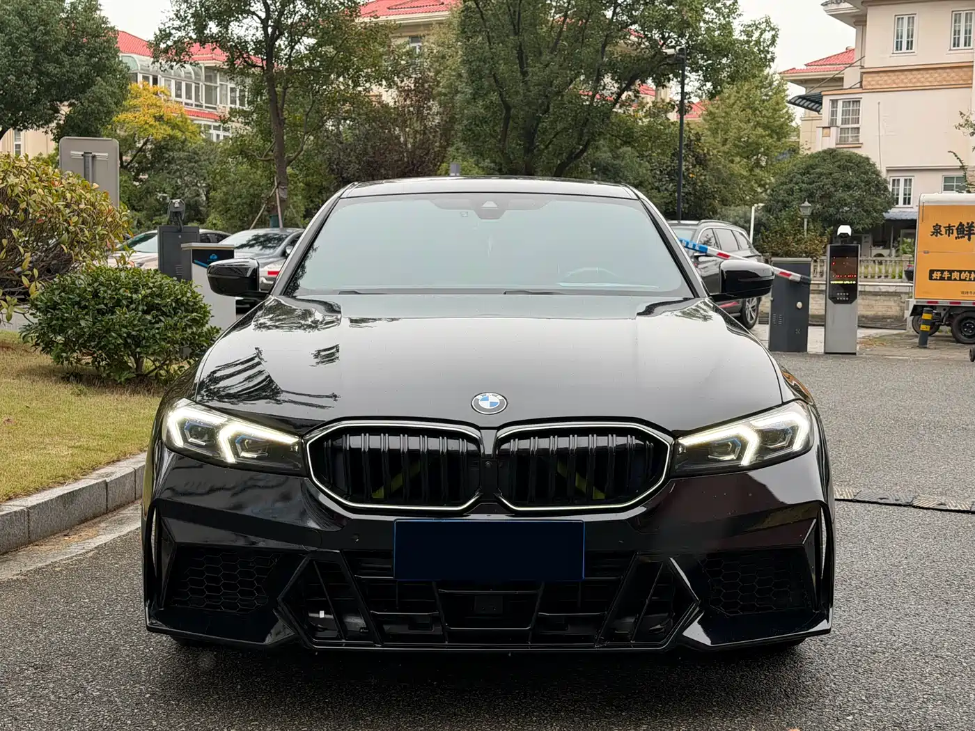 BMW 3 Series 2023 325i M Sport Black Night Package фото 2