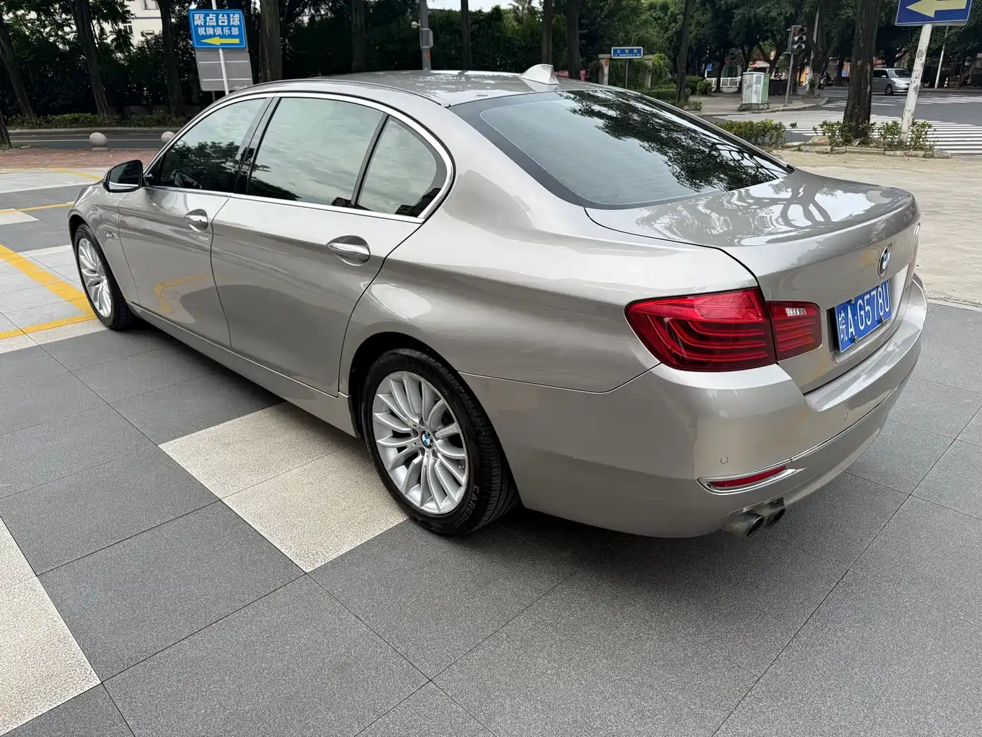 BMW 5 Series 2014 525Li Luxury Design Package фото 4