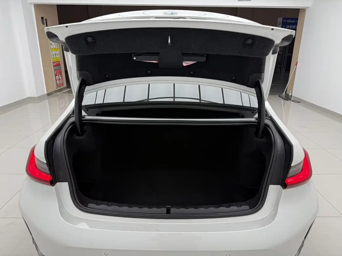 BMW 3 Series 2023 320Li M Sport Package фото 20
