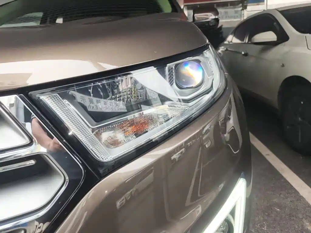 Фото 24 - Ford Edge
