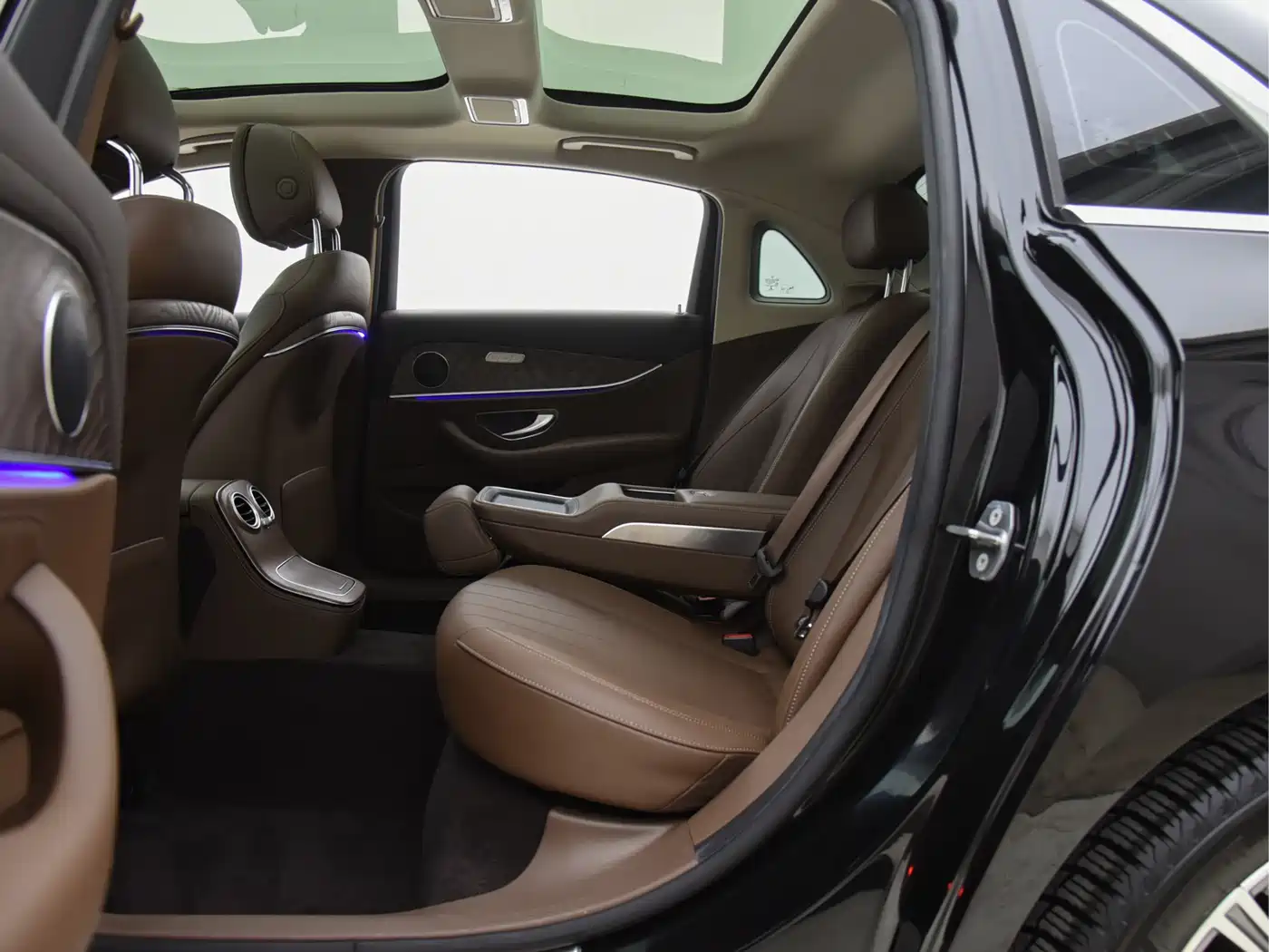 Mercedes-Benz E-Class 2022 E 300 L Fashion фото 9