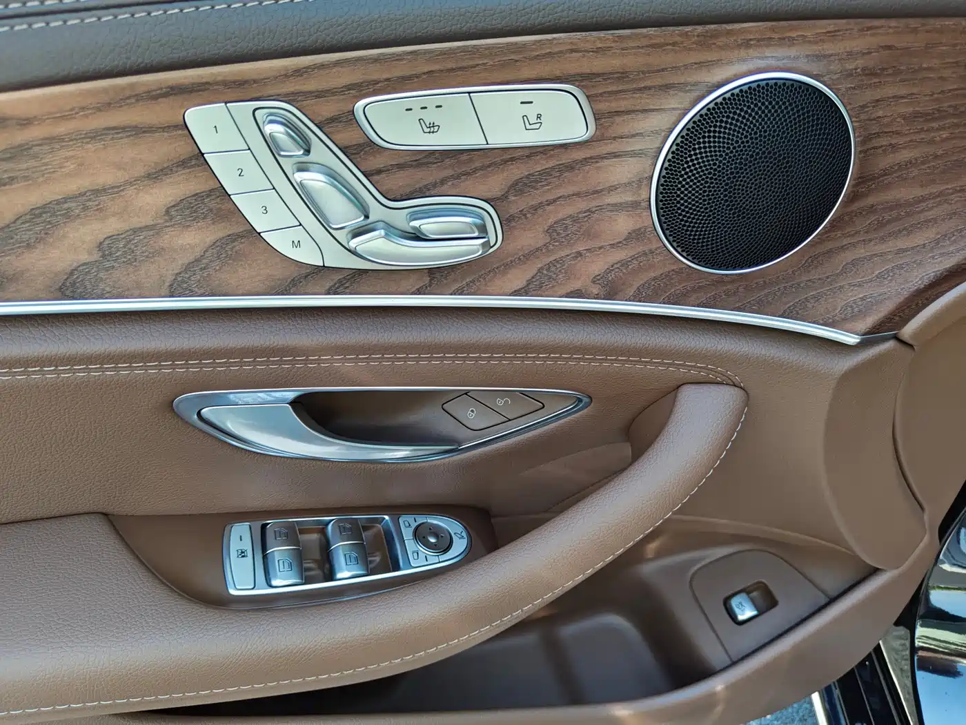Mercedes-Benz E-Class 2022 E 300 L Fashion фото 25