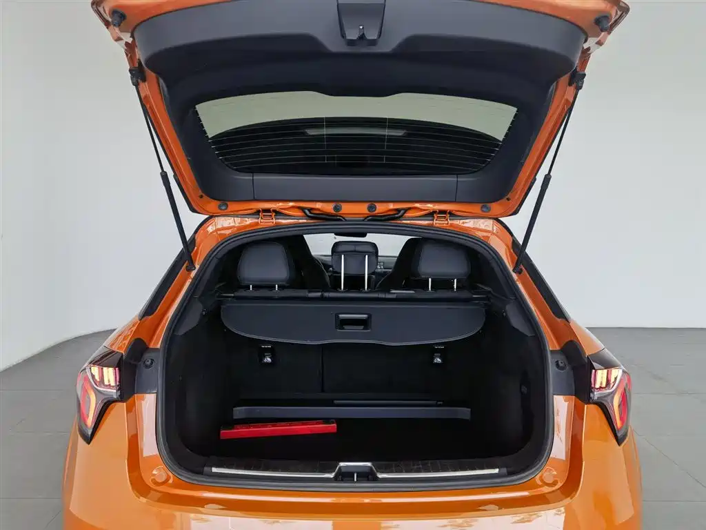 Lynk & Co 02 Hatchback 2021 2.0TD Halo фото 16
