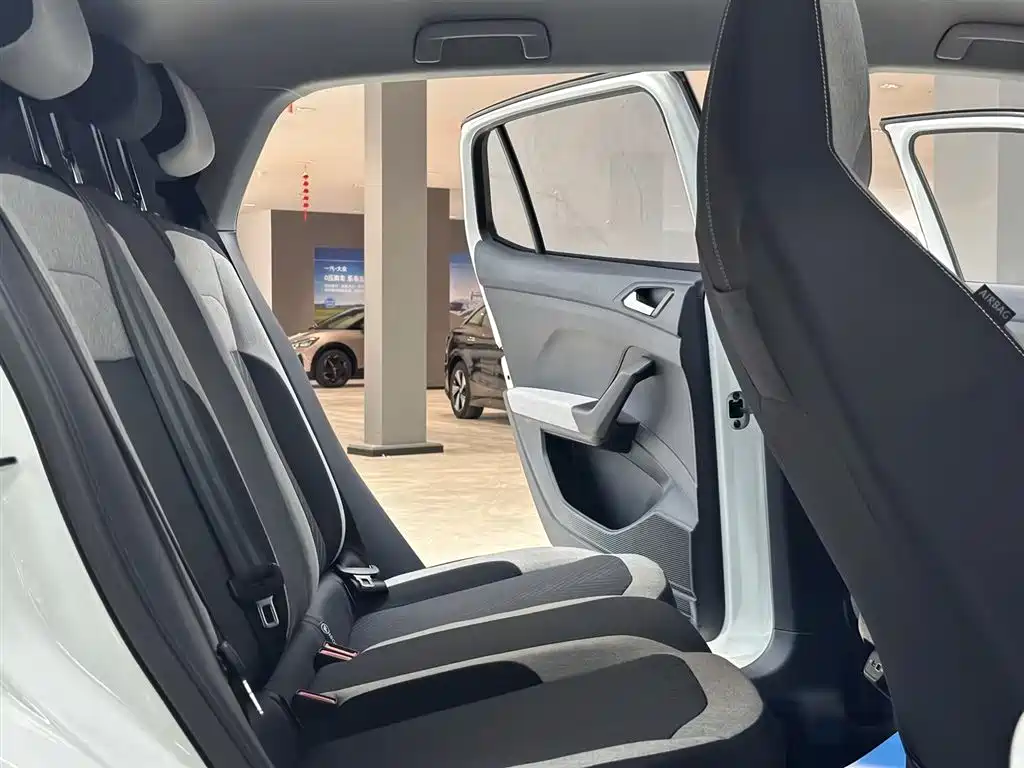 Volkswagen Tharu 2025 Model Rising Star 1.5L Advance Edition фото 13