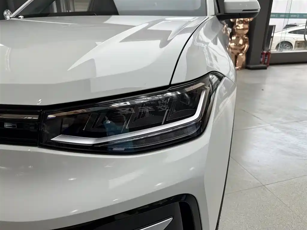 Volkswagen Tharu 2025 Model Rising Star 1.5L Advance Edition фото 15