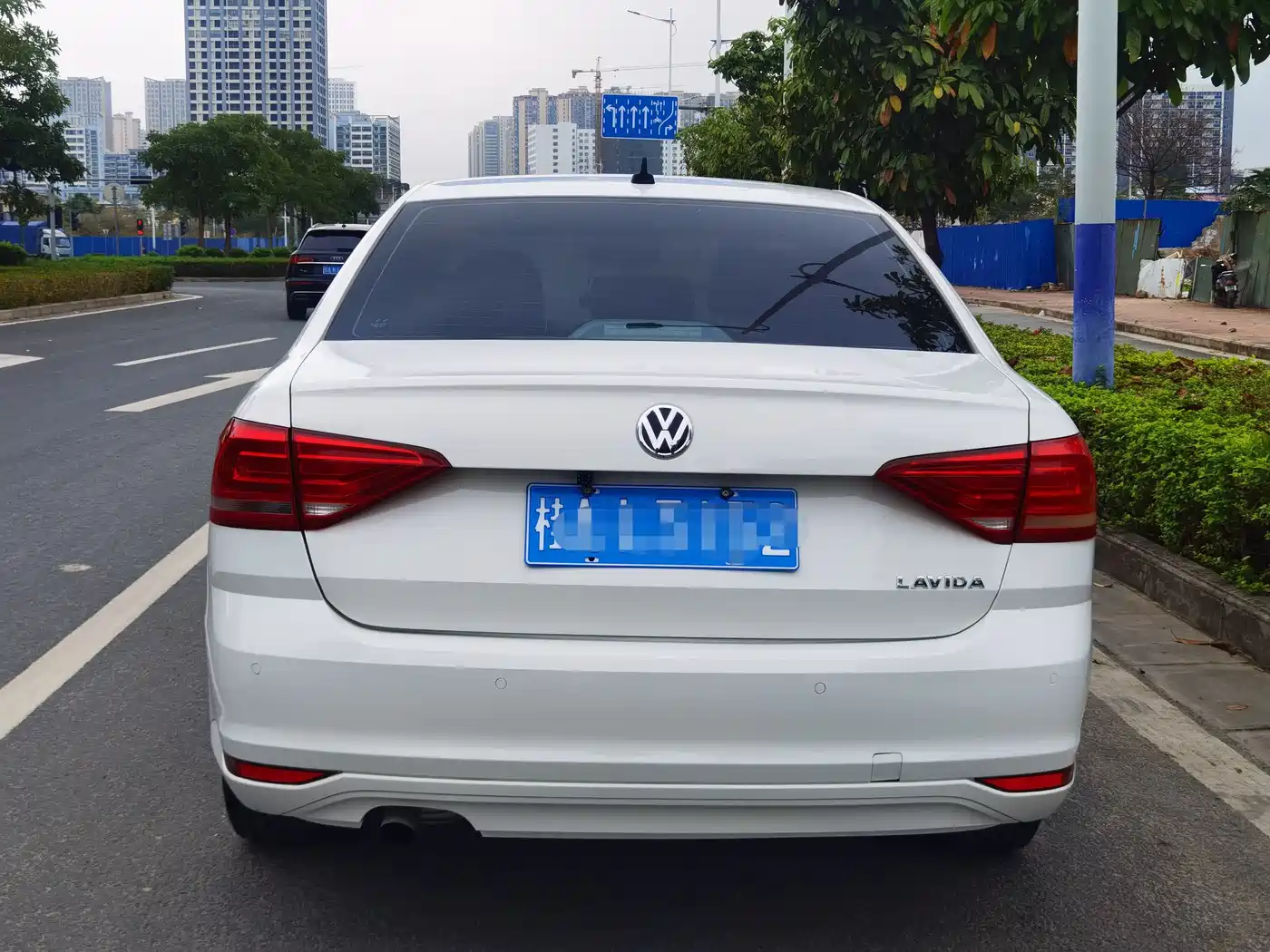 Volkswagen Lavida 2017 1.6L Automatic Comfort Edition фото 3