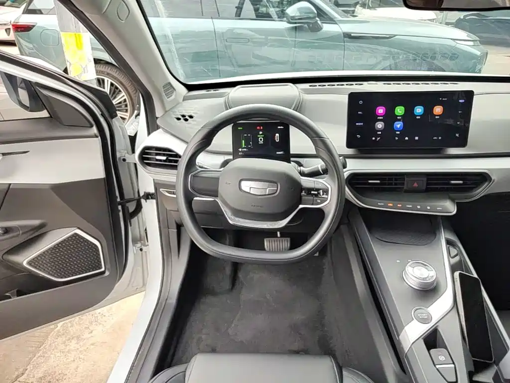 Фото 7 - Geely Geometry A