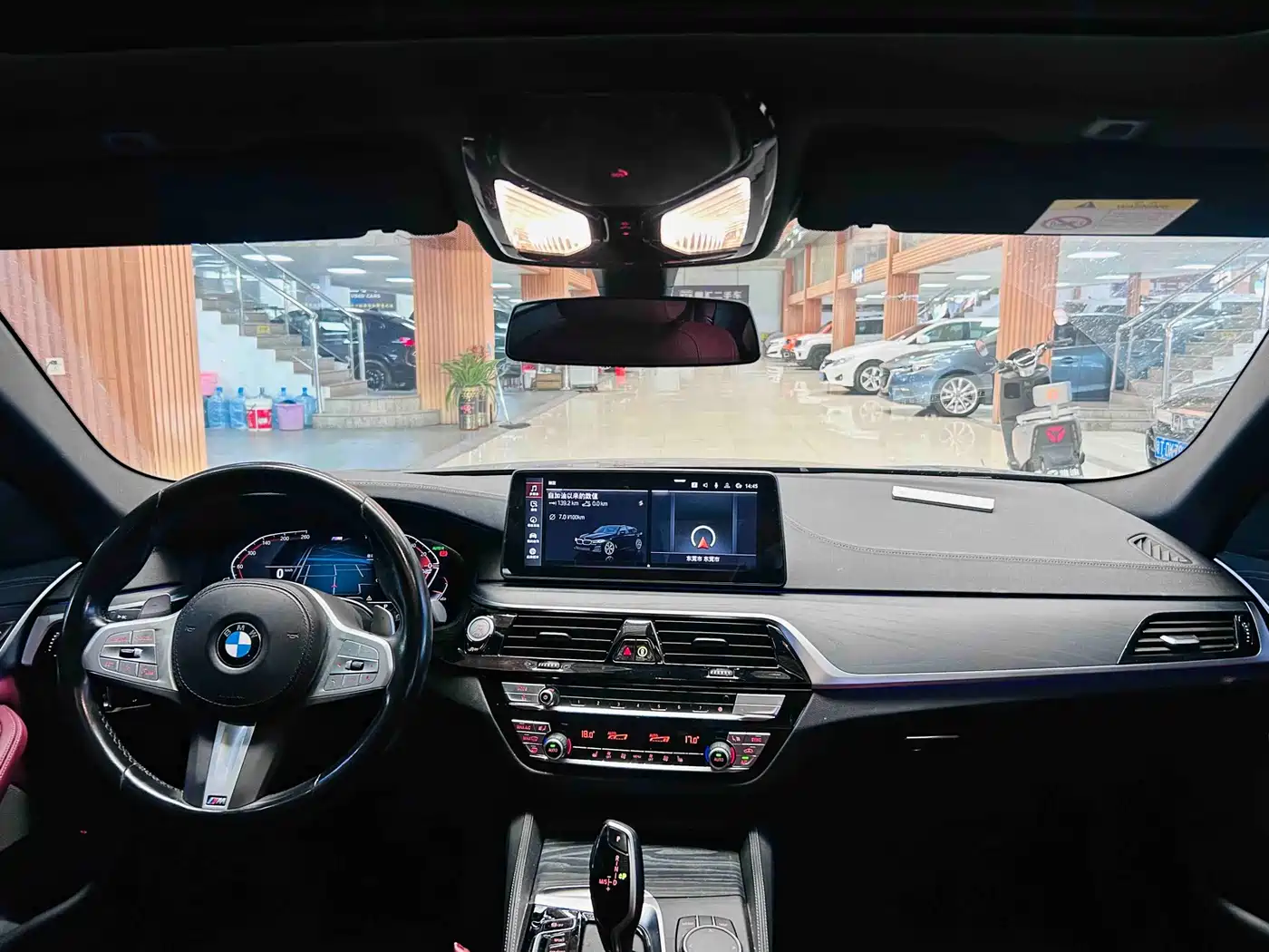 BMW 5 Series 2023 530Li Leading M Sport Package фото 16