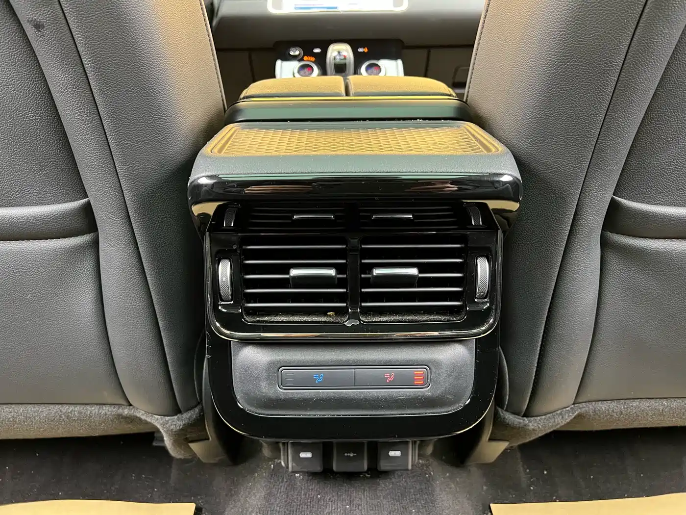 Land Rover Range Rover Evoque New Energy 2022 Range Rover Evoque L P300e Plug-in Hybrid фото 25