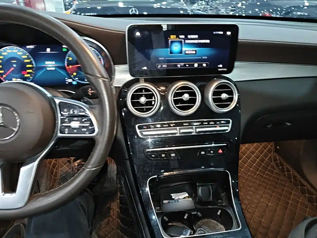 MERCEDES-BENZ GLC