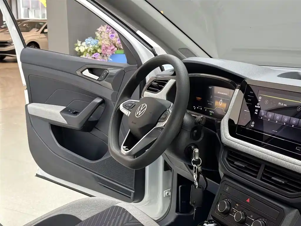 Volkswagen Tharu 2025 Model Rising Star 1.5L Advance Edition фото 11