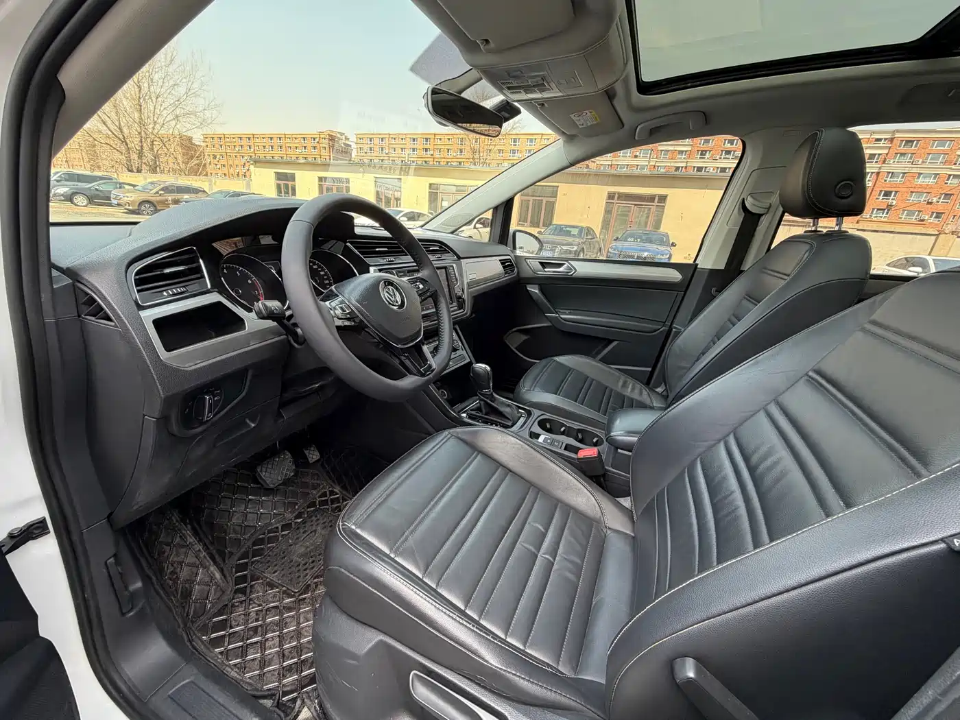 Volkswagen Touran 2018 Touran L 280TSI DSG Frontier Edition 7-Seater China V фото 10