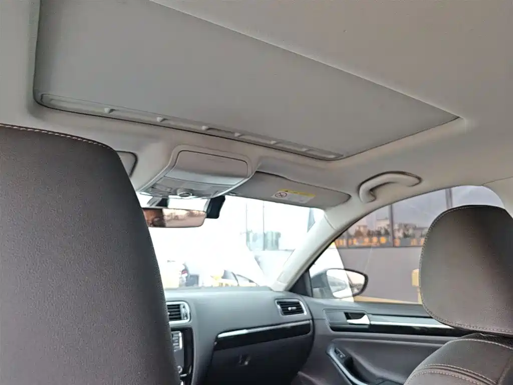 Volkswagen Sagitar 2018 280TSI DSG Luxury фото 18